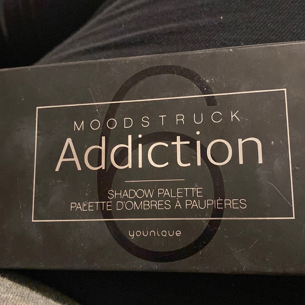 Younique Moonstruck addiction palette 6